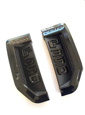 2017-2022 FORD FENDER F350 LARIAT BLACKOUT NAMEPLATE SIDE BADGES (L/R) PAIR - Bild 1 von 3