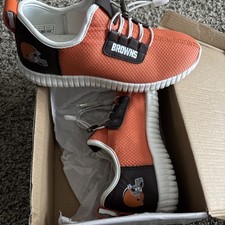 Zapatos Cleveland Browns Light Up GameDay.  Juvenil Talla 7.5 Con Cargador