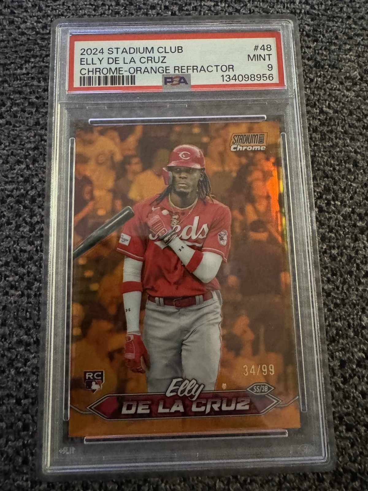Stadium Club 2024 cromo naranja refractor/99 PSA 9