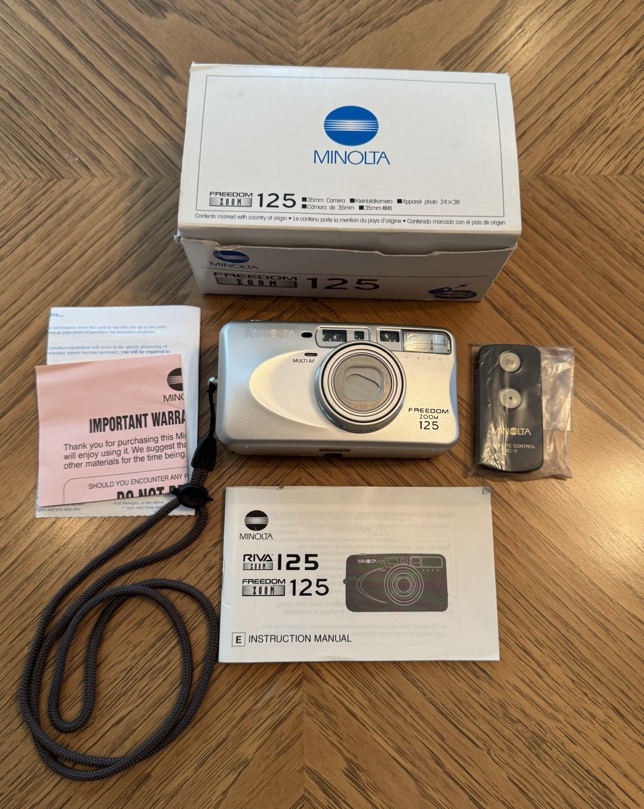 Minolta Freedom Zoom 125 QD 35mm Point & Shoot Film Camera