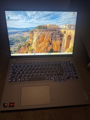 Lenovo ThinkBook 15,6'' Ryzen 3 Gen 7 Win 11 Radeon Grau beleuchtete Tastatur
