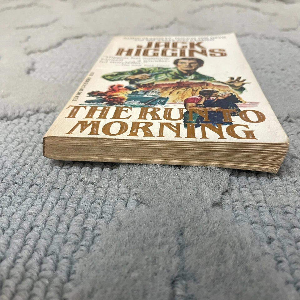 The Run To Morning Adventure Paperback Book by Jack Higgins Stein And Day 1981 Foto 4 de 4