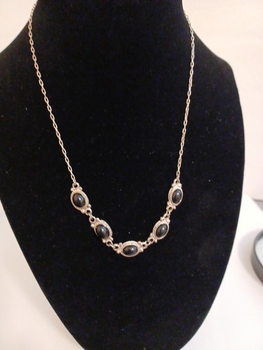 16 " Silver Tone Necklace With 5 Cabbachon Faux Onyx Fine Dainty Classic - Picture 5 of 5