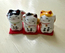 Japanese Ceramics Maneki Neko Lucky Fortune cat Figurines Waving Fortune Decor