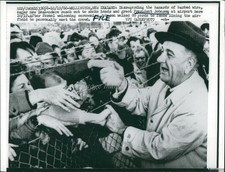 1966 New Zealanders Greet President Johnson At Airport Politics Wirephoto 7X9