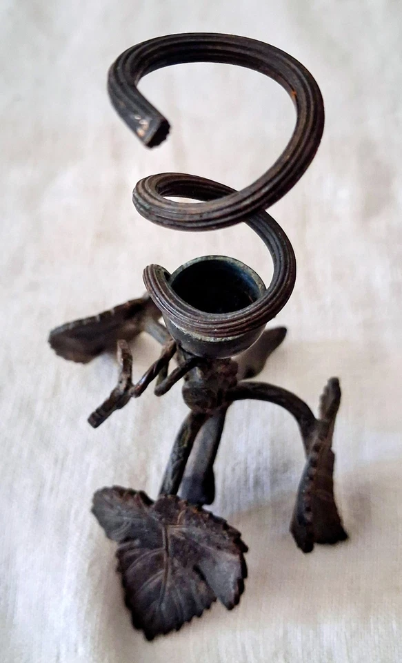 MIGNON PETIT BOUGEOIR A DECOR DE FEUILLES DE VIGNE EN BRONZE ART NOUVEAU - Photo 4/4