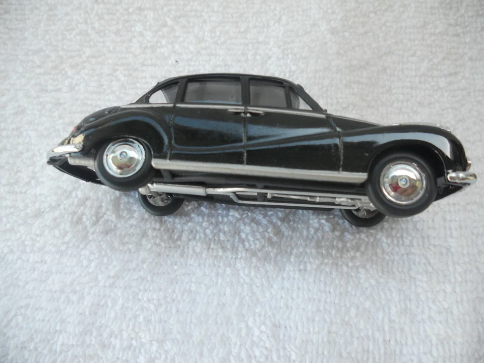 宝马 502 玩具车 4 门轿车,1954 - 61,1: 43 米尼克经典系列,黑色 — 第 2/4 张图片