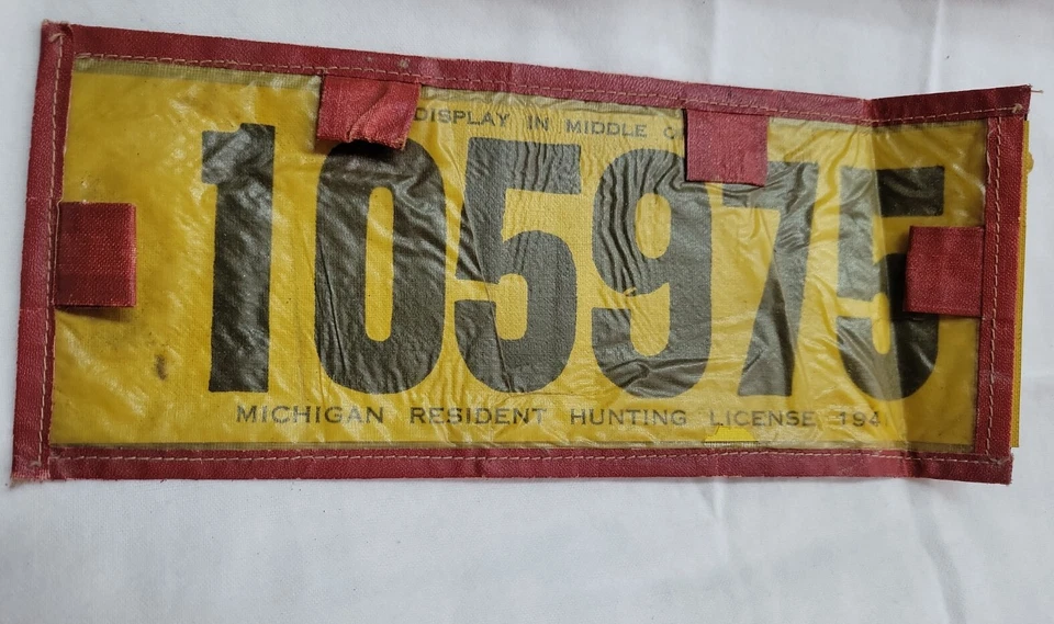 Etiqueta trasera de licencia de caza residente de Michigan 1941 con soporte - Parche de ciervo de Michigan Foto 2 de 4