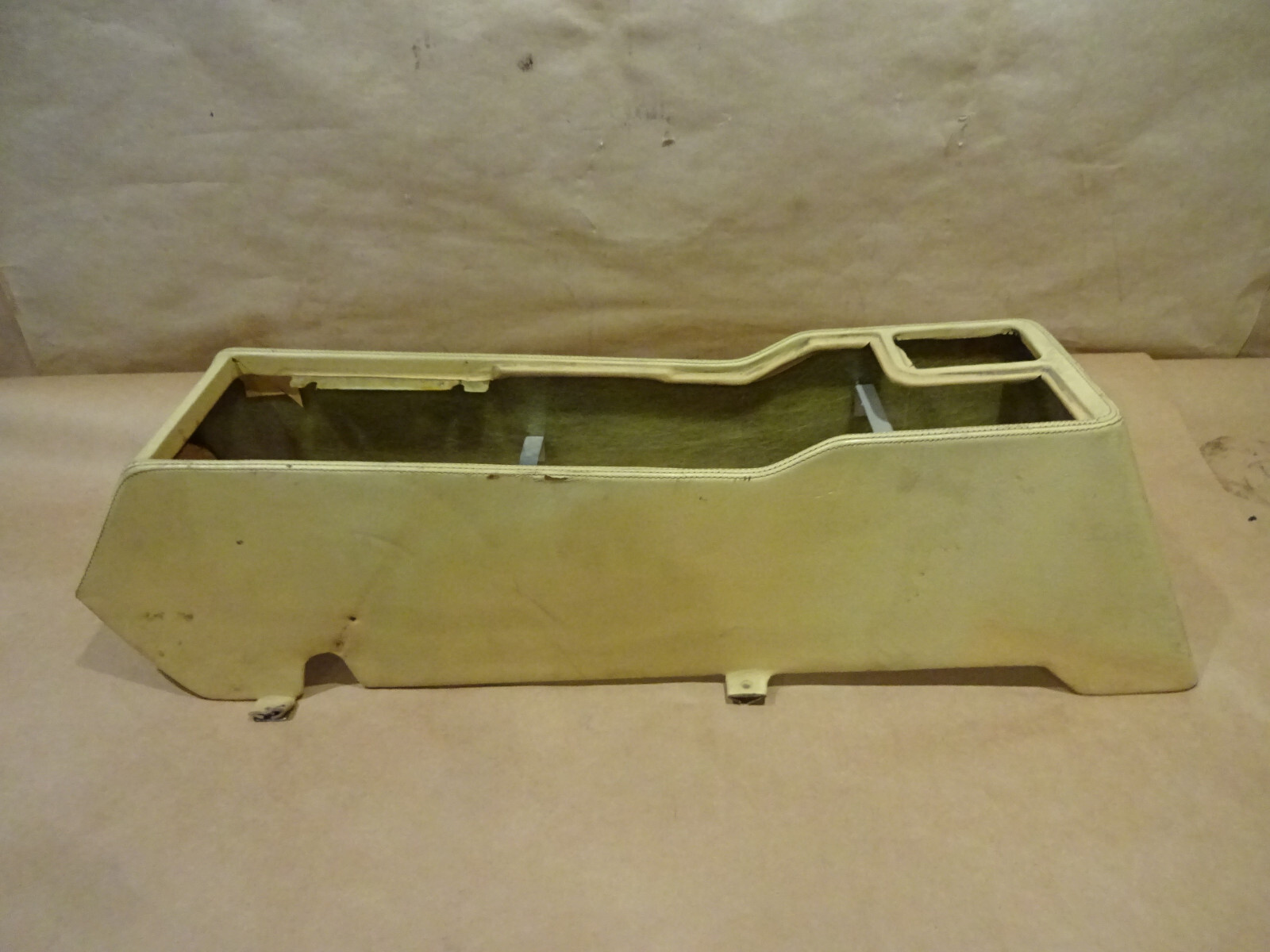 Ferrari 328 Central Tunnel /Console LHD GTS- # 62328200