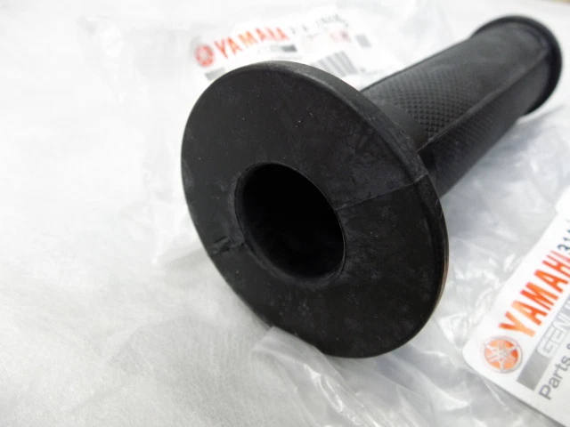 Yamaha RD350YPVS RZ350 Handlebar Grips 31A-26241-00 OEM Throttle 31A-26242-00 Foto 3 de 4