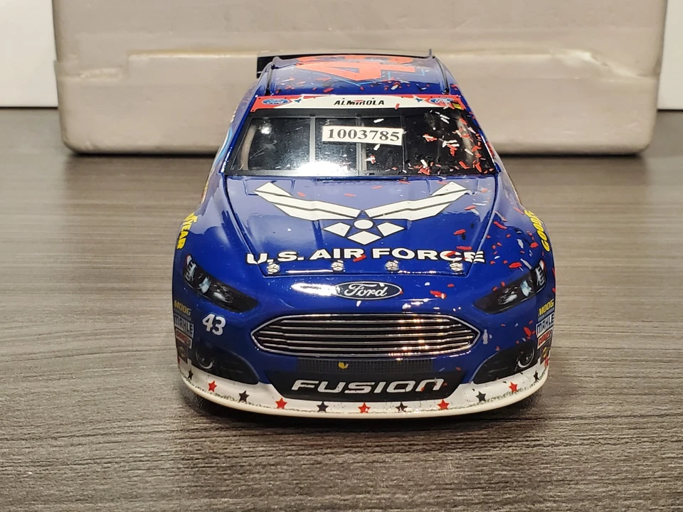 Prototipo raro 2014 Aric Almriola #43 Fuerza Aérea Daytona Carrera Ganar 1:24 Acción Foto 2 de 4