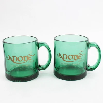 Lote De 2 Tazas De Vidrio Verde De Souvenir The Adobe Resort Yachats Oregon - Imagen 1 de 4
