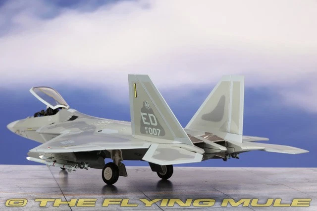 Hobby Master 1:72 F-22A Raptor ВВС США 412 TW, 411 FLTS Raptor 07 - Изображение 2 из 4