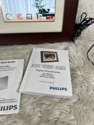 Philips Home Essentials 7" LCD Digital Photo Frame- Brown Wood Frame SPF3470/G7 - Picture 2 of 7