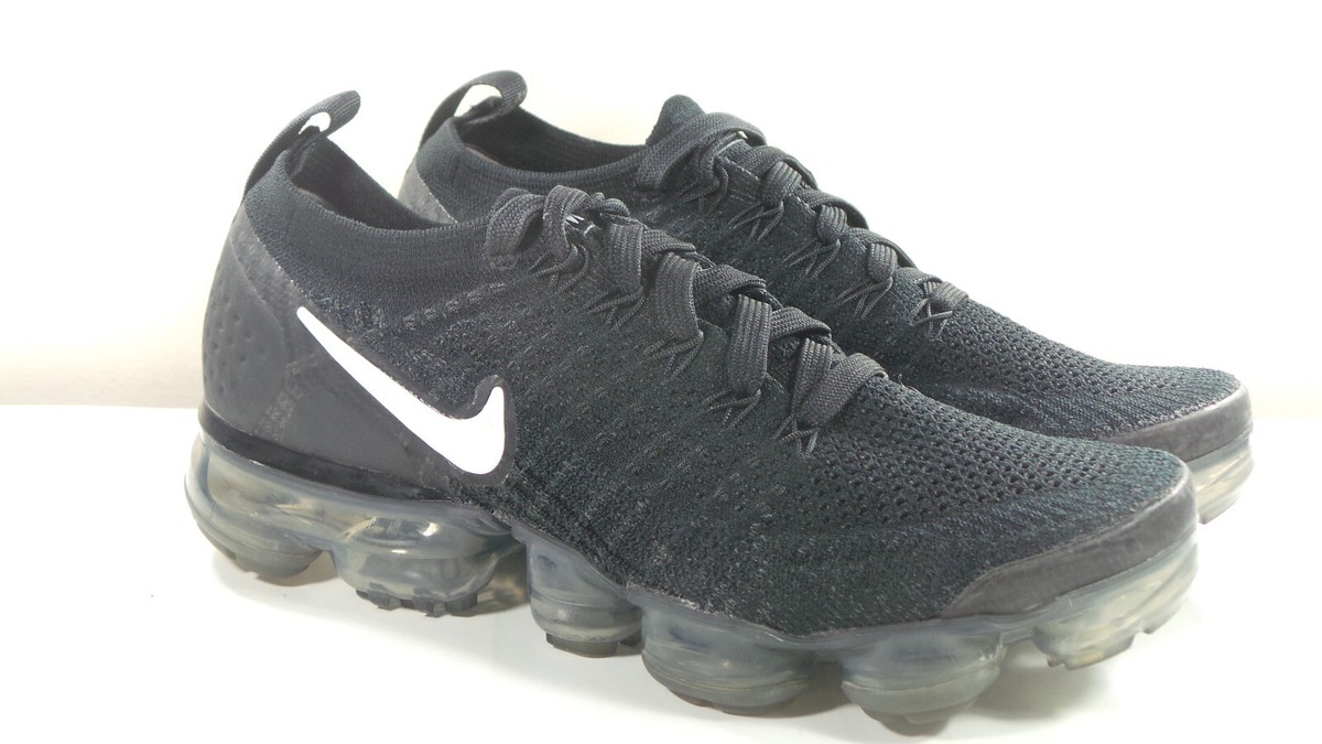 air vapormax 2 black and white