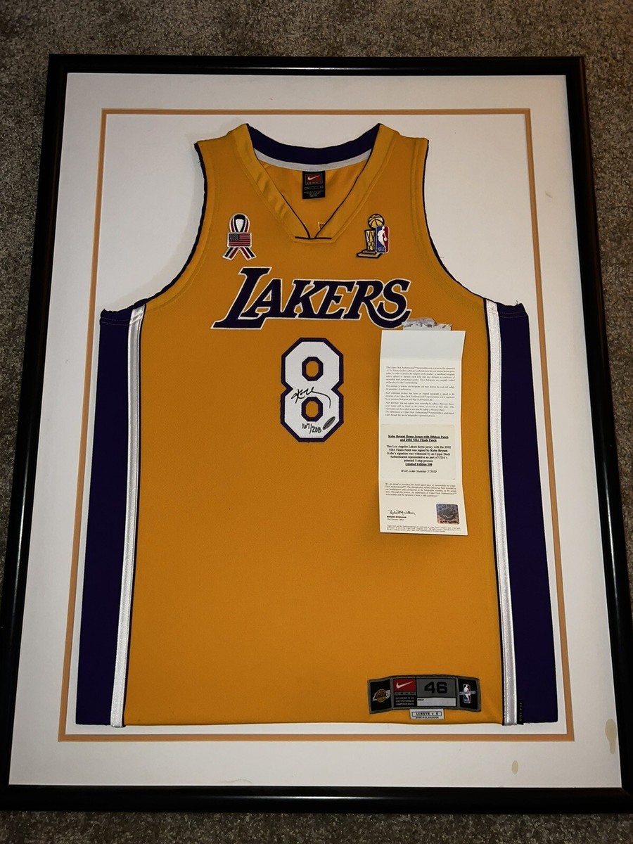Kobe Bryant Signed 2001-02 NBA Finals/9-11 Ribbon Patch Nike Kobe Bryant Signed 2001-02 NBA Finals/9-11 Ribbon Patch Nike