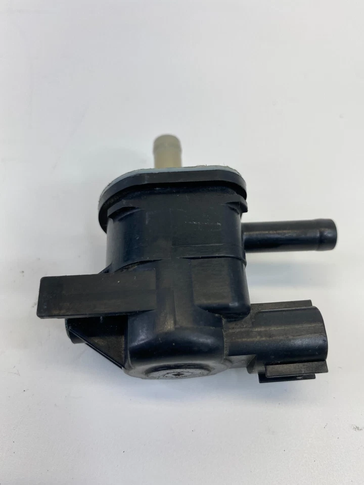 2010-2012 Mazda CX-7 Vacuum Canister Purge Solenoid Valve 136200-7101 OEM — 第 3/4 张图片