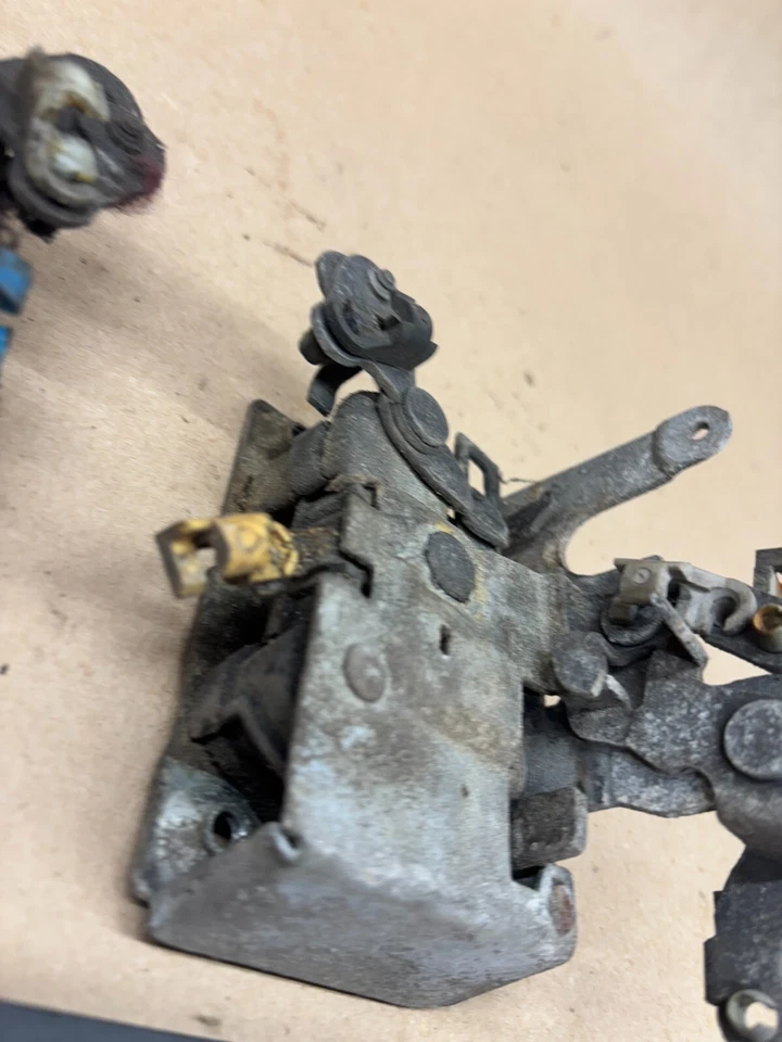 1987 1988 89 1993 Dodge D100 W150 D350 OEM conjunto de pestillos de puerta pequeños pestillo D250 Foto 2 de 4