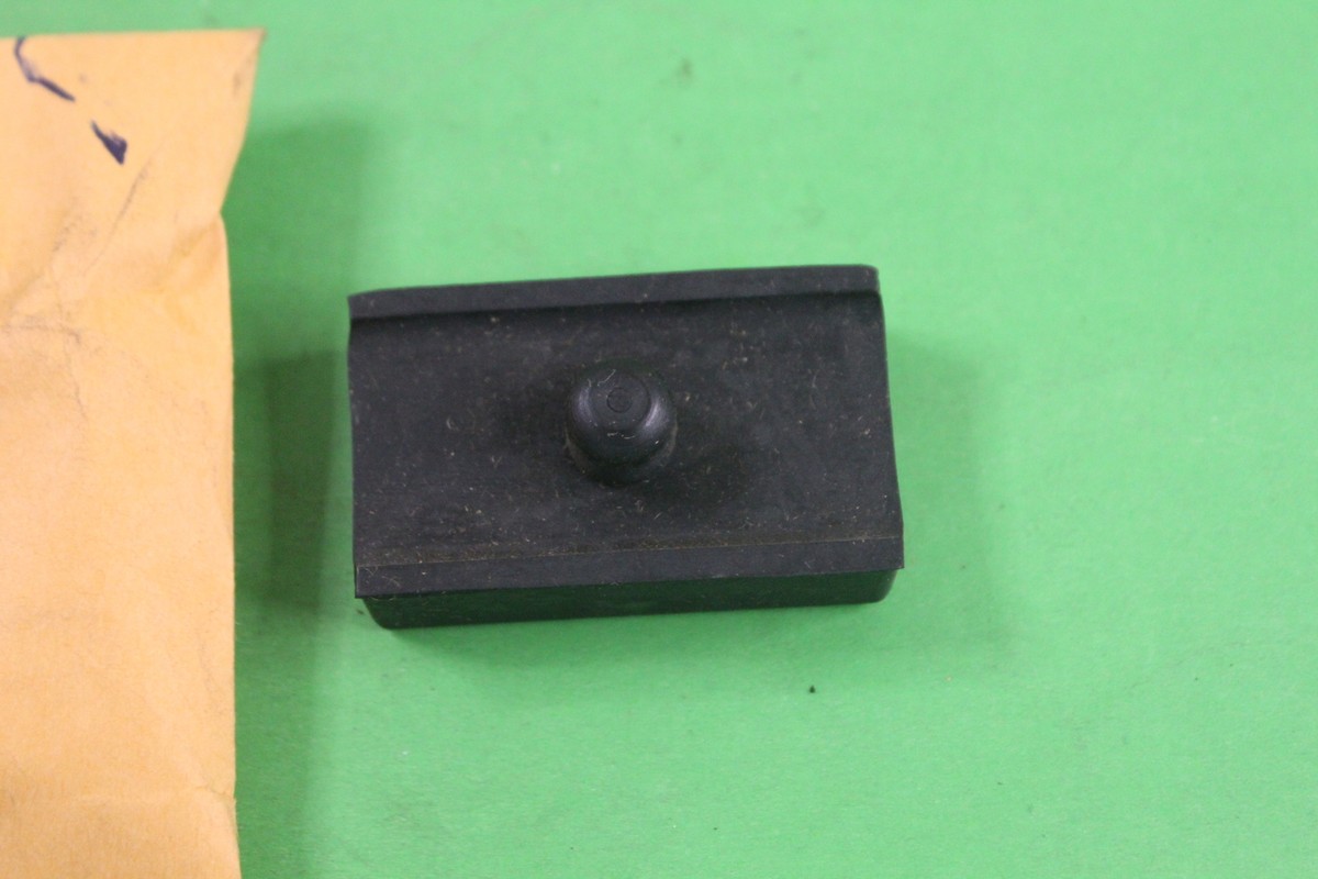 NOS OEM KAWASAKI DAMPER, FUEL TANK ZX400C2 ZX400C3 ZX400C4 #92075