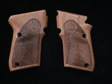 Beretta 20x Bobcat 30x Tomcat Walnut Wood Grips Custom Made Sanded-logo