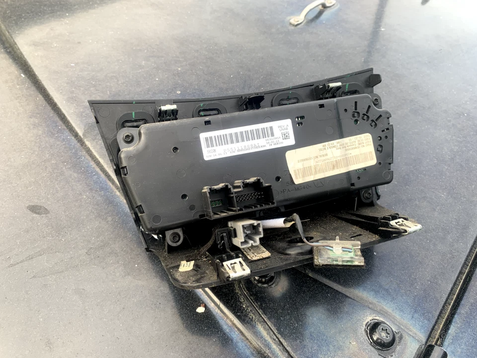 OEM 2010-2014 Chrysler 200 Dodge Avenger A/C Climate Heater Temperature Control - Image 2 of 2