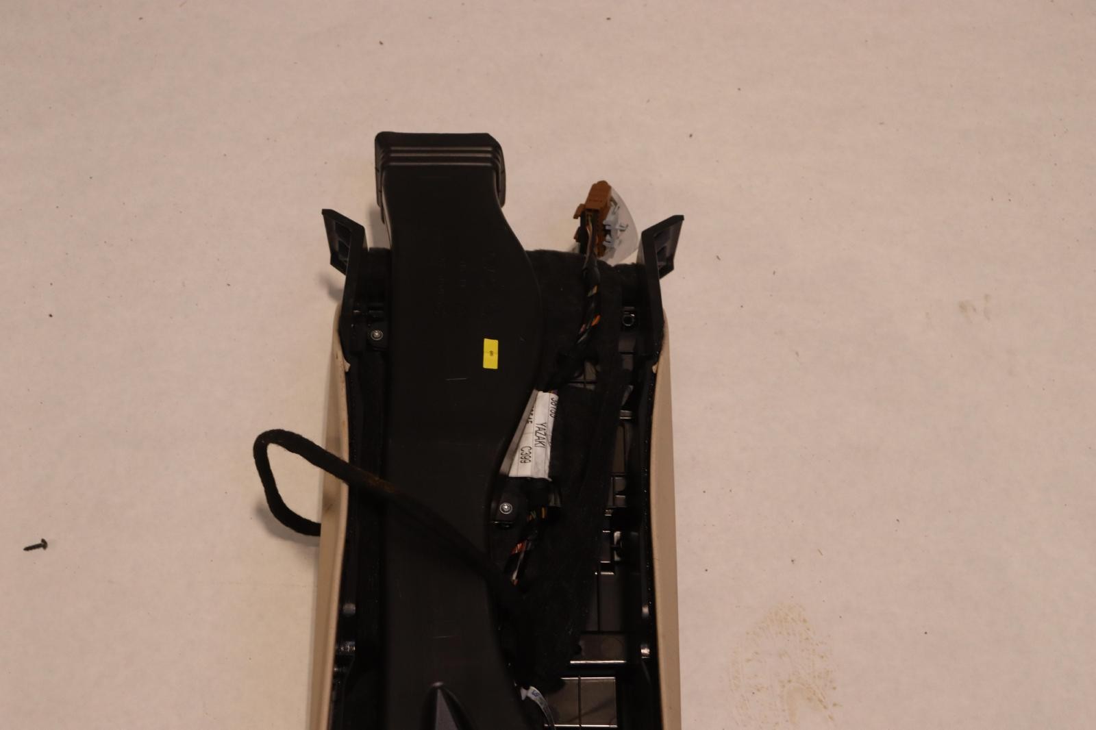 2014-2017 MASERATI QUATTROPORTE FRONT CENTER CONSOLE COMPARTMENT W/ ARMREST OEM