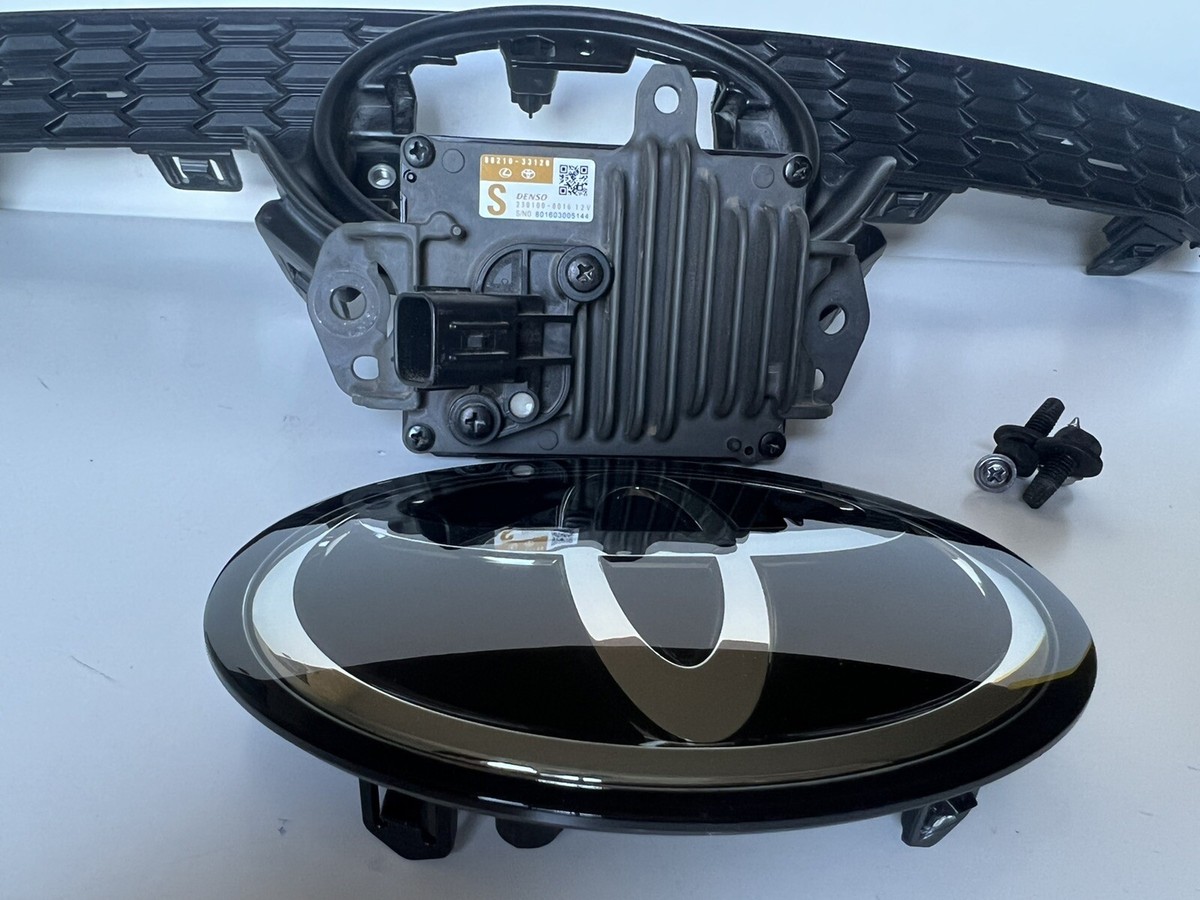 Toyota Corolla Upper Grill 5311112E60 COMPUTER 8821033120 EMBLEM  