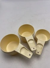 Tupperware Measuring Cups Set of 3 Almond Lot Plastic Stacking Nesting Vintage