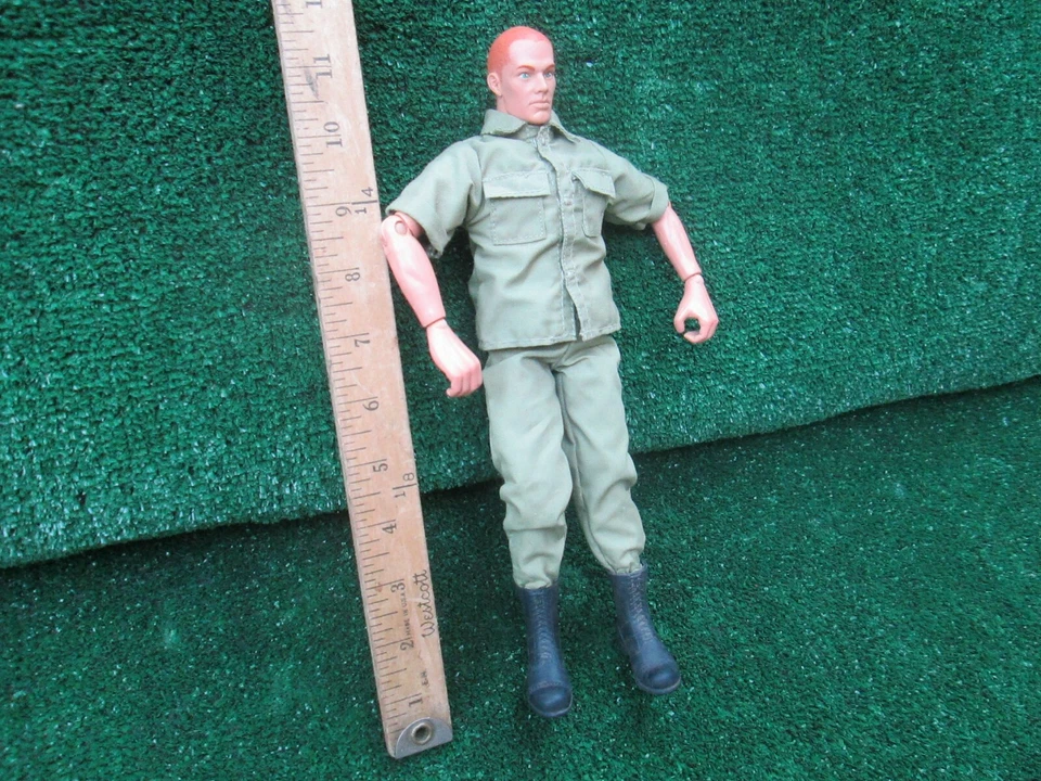 Militar GI Joe Pelo Rojo Ojos Verdes Pawtucket Vestido con Botas Fecha 1996 En muy buena condición Foto 3 de 4