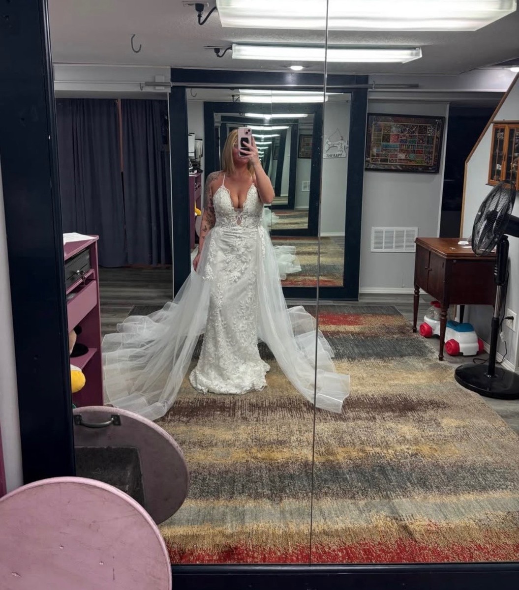 Wedding gown Nox Annabel size 12 altered to size 6 using darts (can be  taken out