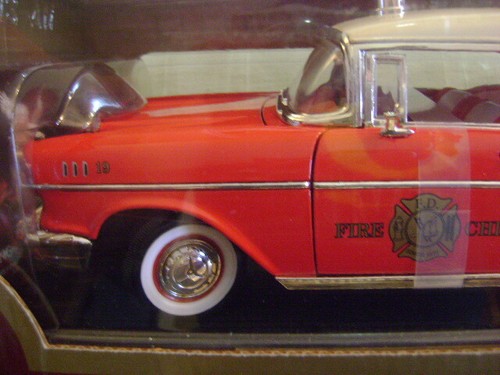 Road Legends # 92106 1957 Chevrolet Bel Air FIRE CHIEF 1:18 NEW IN BOX - Picture 4 of 11