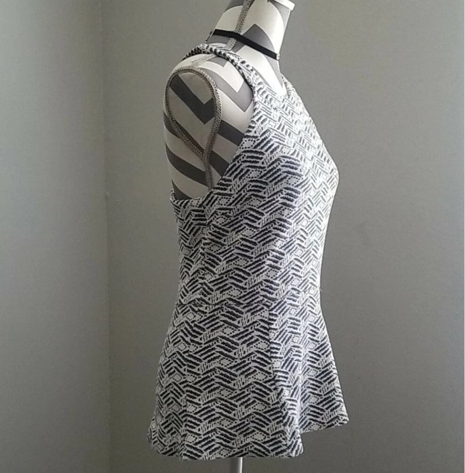 Deletta Halter top Sz M blue ivory Multicolor textured peplum Jacquard knit Foto 3 de 4