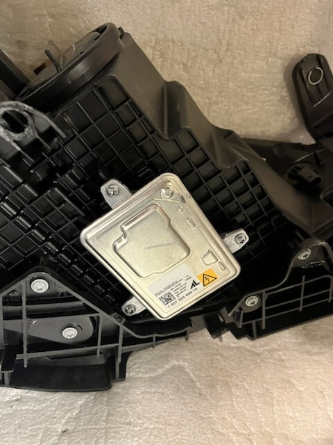 2017-2020 Chrysler Pacifica Driver Left HID Headlight 68228949AH  