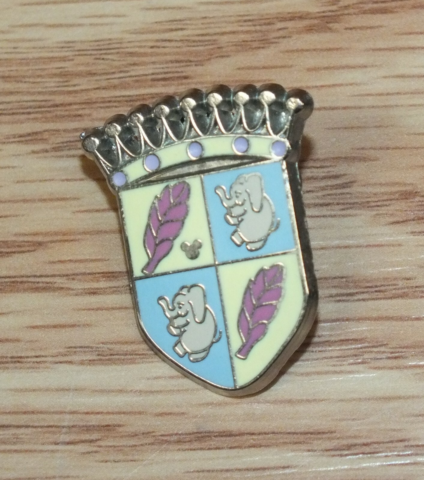 2012 Hidden Mickey Series - Fantasyland Icons Collection - Dumbo Crest Pin