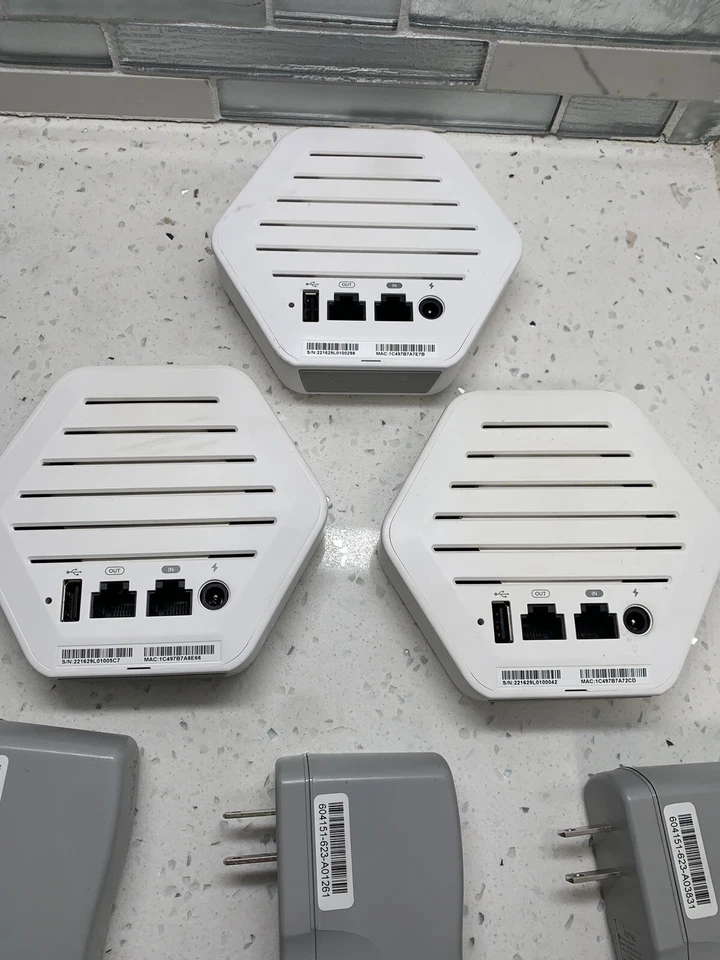 Lot of 3 Luma Wireless Mesh Home Surround WiFi White Extenders and Routers - Image 3 of 4