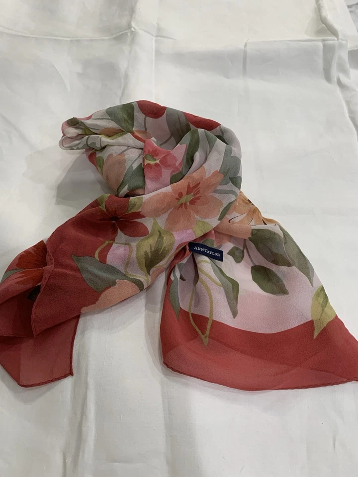 Bufanda de seda floral Ann Taylor Foto 4 de 4