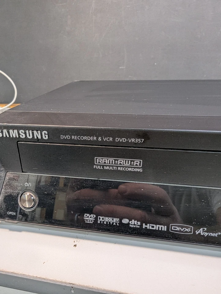 Samsung DVD-VR357 DVD Recorder VHS Player Combo For parts NO POWER - Image 2 of 4