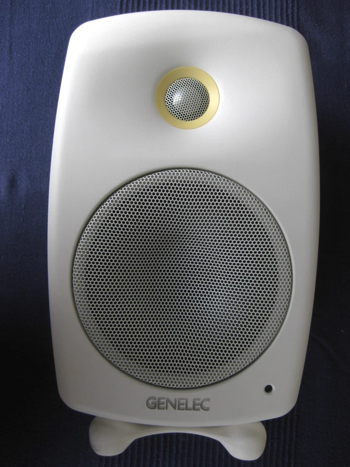 GENELEC G THREE (Paar) mit Subwoofer GENELEC 5040 A, WEISS, Tasche, TOP - Bild 3 von 4