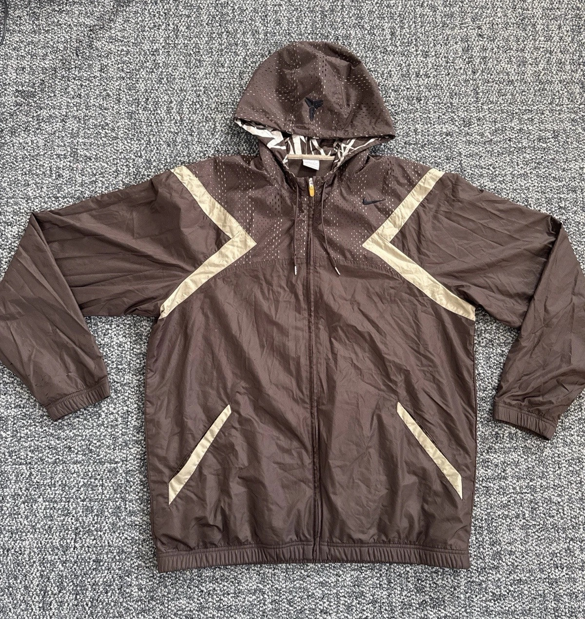 Nike Men's BROWN Kobe Bryant Full Zip Hooded Windbreaker DAMAGED SLEEVE RARE (L) image 2