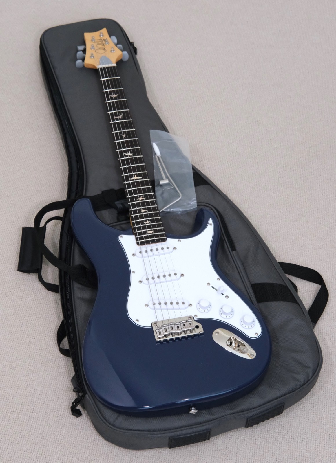 PRS SE Silver Sky in Trad Blue with Gig Bag