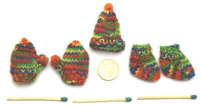 tolles Micro- Set Handschuhe Mütze Socken Puppenstube Kaufladen Wolle Handarbeit