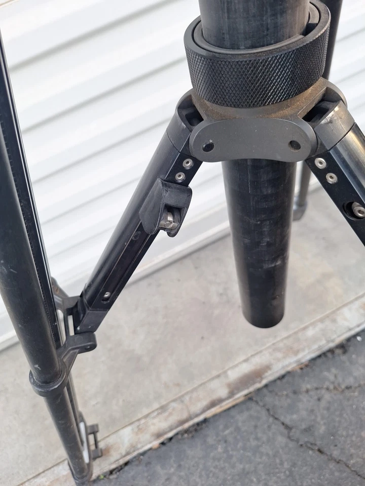 Patas de trípode de fibra de carbono OConnor 35L con cuenco de 100 mm (necesita reparación) Foto 3 de 4