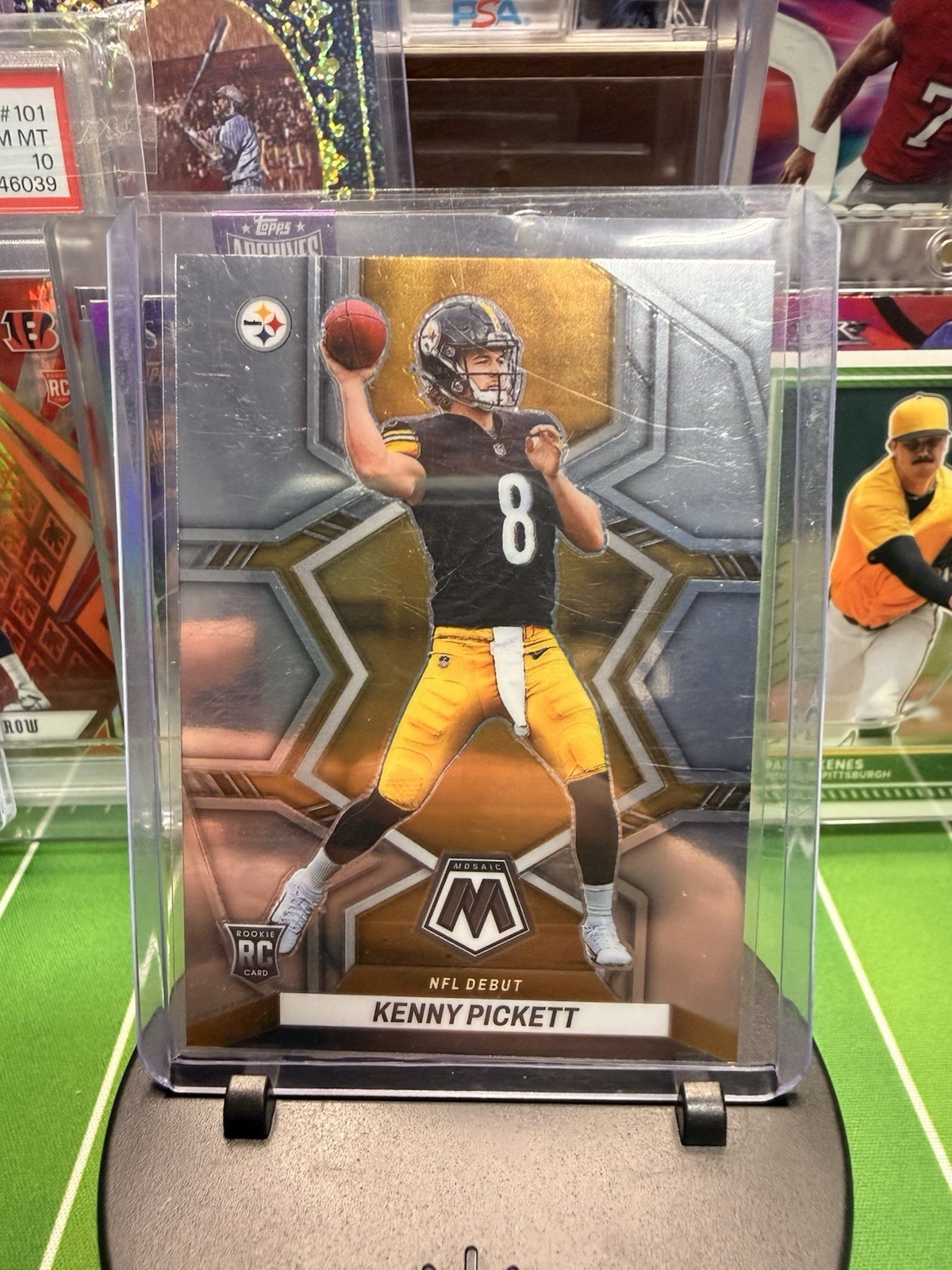2022 Panini Mosaic - NFL Debut Kenny Pickett #270 Silver Prizm (RC)