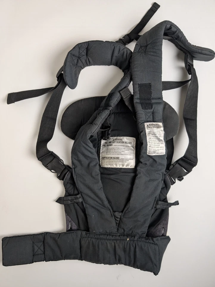 Infantino Flip 4-in-1 Convertible Baby Carrier Black/Gray – Adjustable Straps - Image 4 of 4