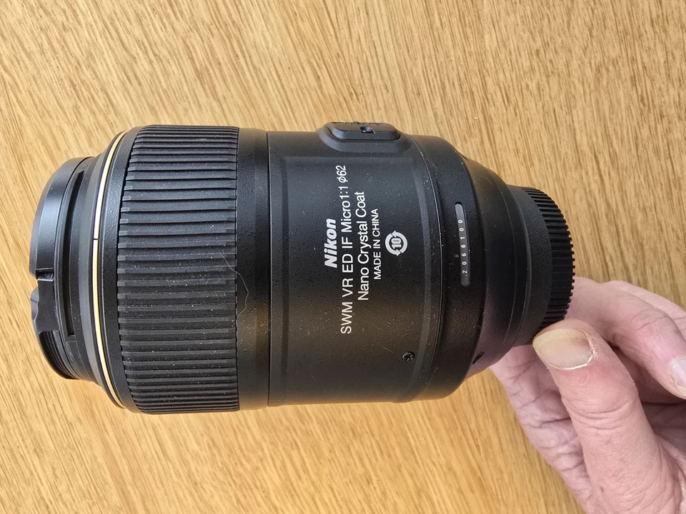 Nikon AF-S VR Micro-NIKKOR 105mm f/2.8G IF-ED Lens – Excellent Condition - Image 3 of 4