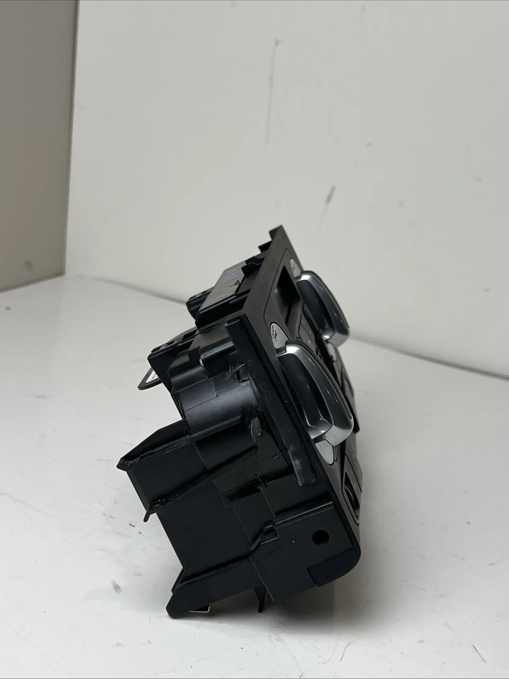 2010 AUDI A3 TEMPERATURE CONTROL WITH HEATED SEATS 8P0820043BL OEM - Imagem 4 de 4