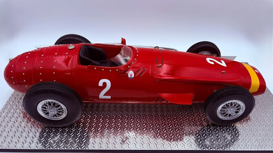 pitMAS250F-E Maserati 250F J.M. Fangio World Chamopion 1957 1/8 - Immagine 2 di 4