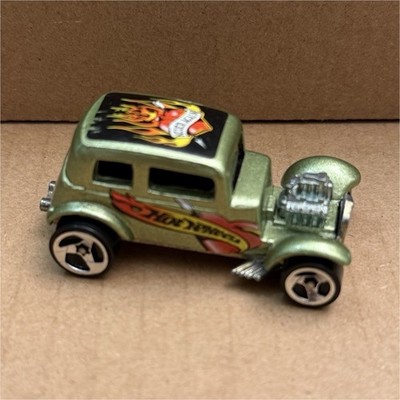 Hot Wheels 1932 Ford Vicky Green Black Silver Diecast Car 1:64 Scale