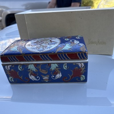 Vintage Neiman Marcus Ceramic European Heraldic Design Crest Box Lid Hana-Maui 