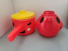 Vintage Empire Carolina Enterprise Toy Plastic Tea Kettle and Stove Pot